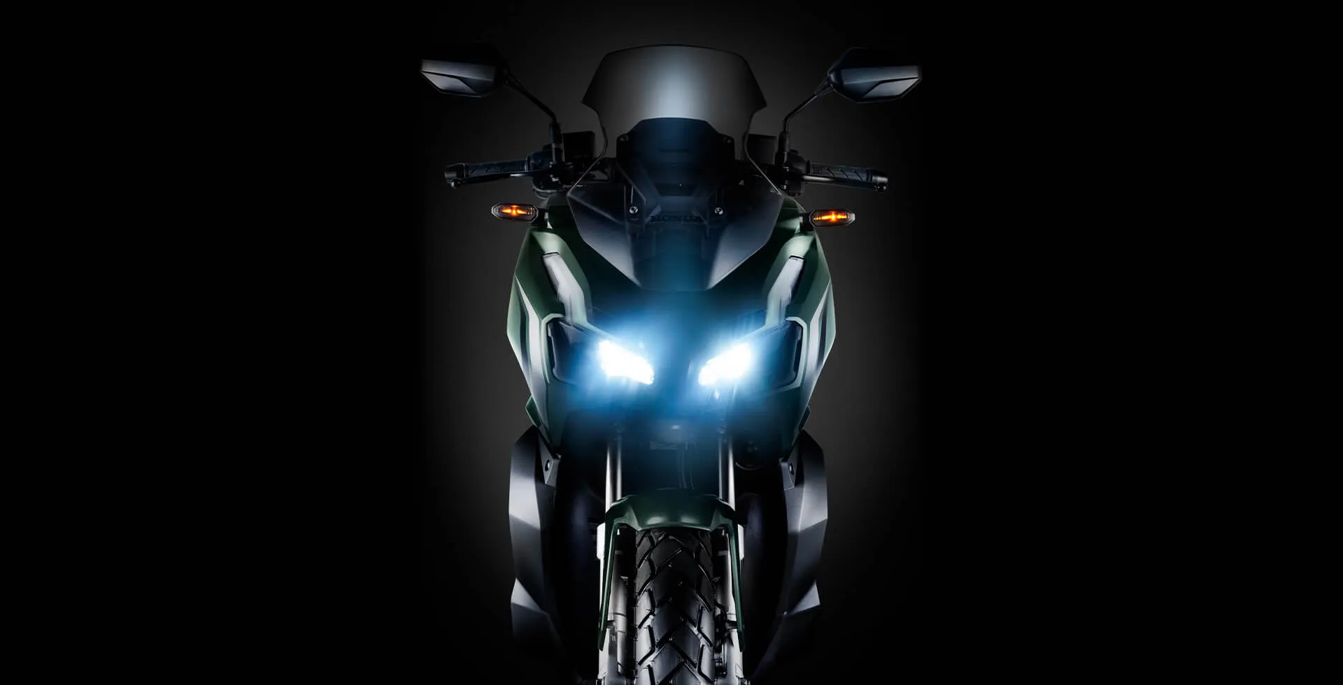 detalhe-frontal-de-iluminacao-full-led-moto-honda-adv_4_11zon