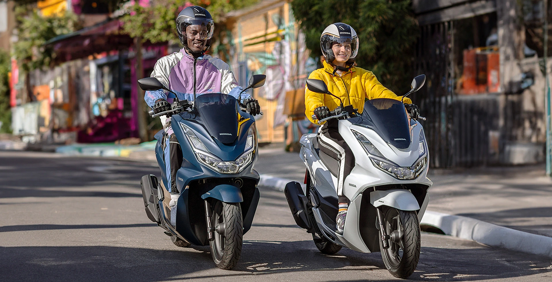 pilotando-pcx-rua