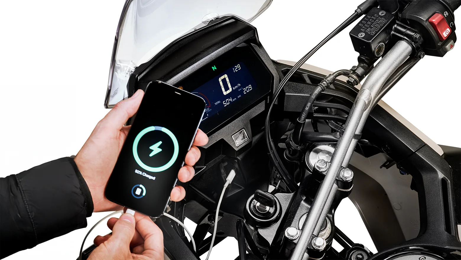 Sahara_300_Entrada_USB-C_0