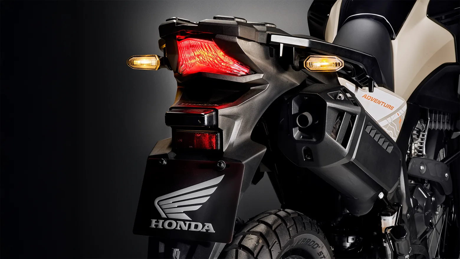 Sahara_300_Sinaleira_Traseira